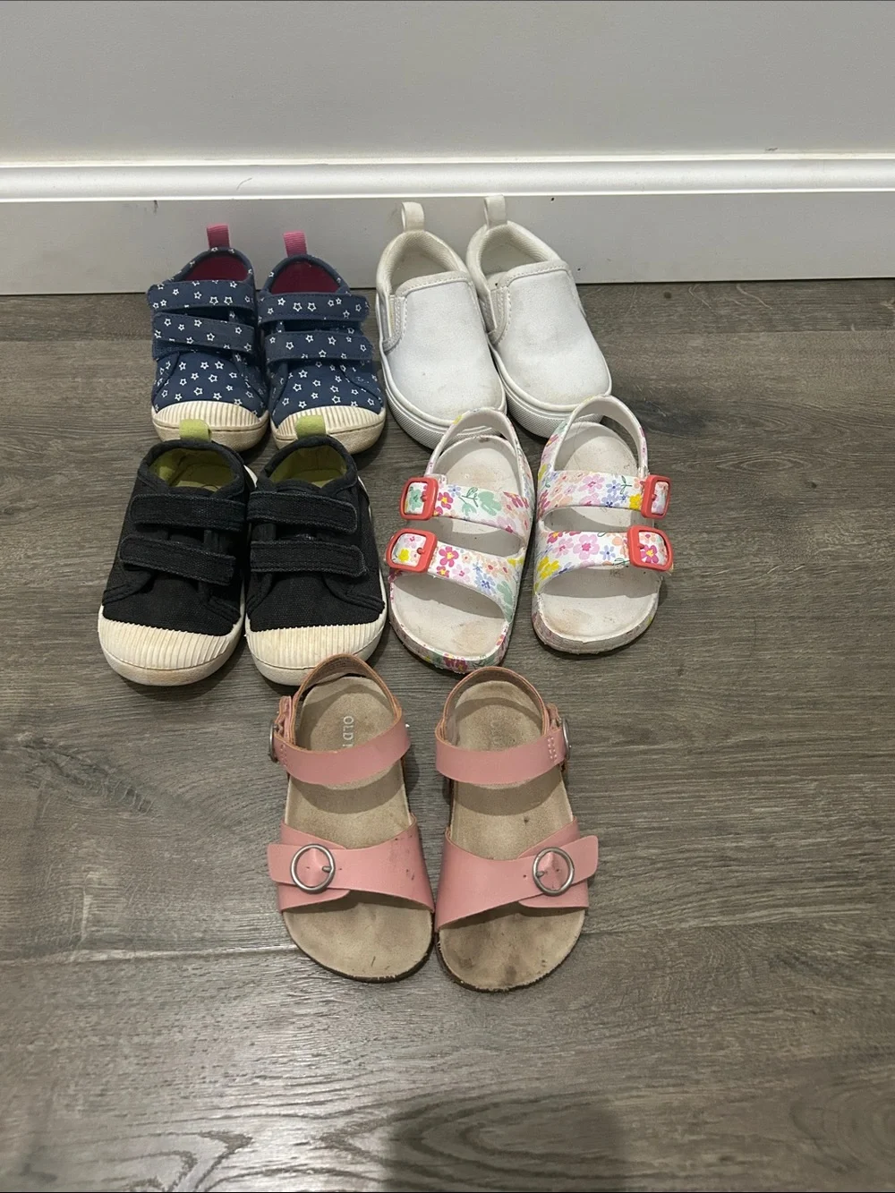 5 pairs of toddler shoes- size 5